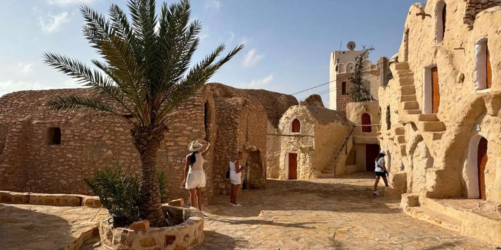 Djerba & Zarzis: Ksar Ghilane & Tataouine Sahara 4x4 Tour