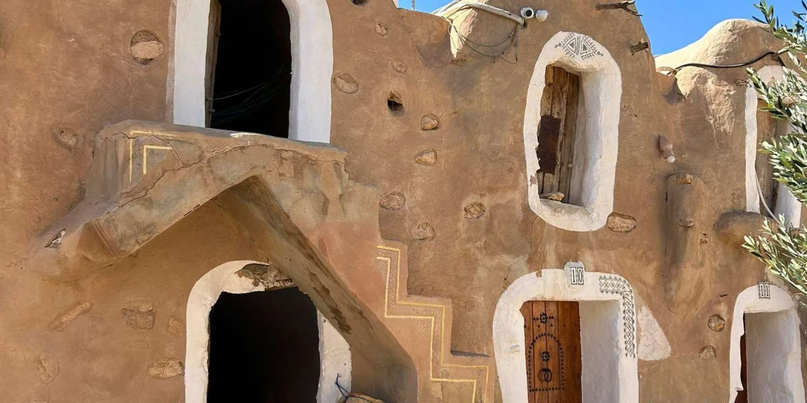 Whitewashed arches and stairways inside Ksar Hadada