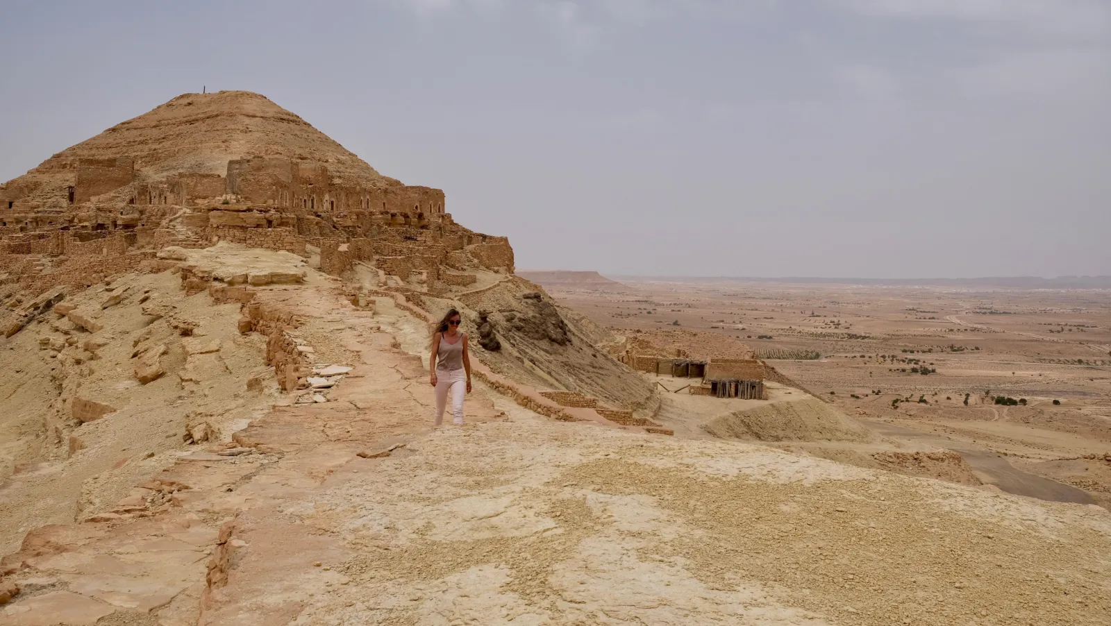 The climb along the ridge above Chenini